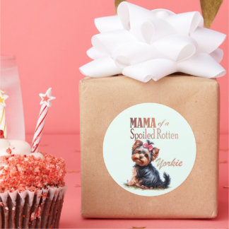 Pegatina Redonda Mamá de un popurísimo arte de color Yorkie