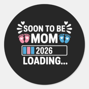 Pegatina Redonda Mamá en Camino 2026 Cargando Anuncio de Embarazo