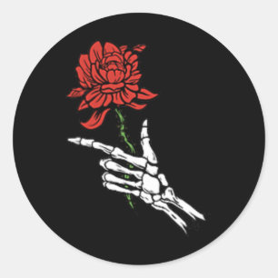 Pegatina Redonda Mano De Esqueleto Con Una Rosa Roja
