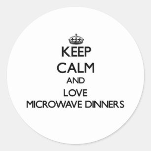 Pegatina Redonda Mantener la calma y amar las cenas de microondas