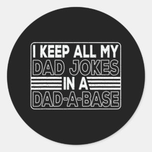 Pegatina Redonda Mantengo a todos mis Chistes de papá en un padre d