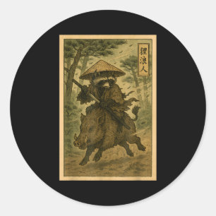 Pegatina Redonda Mapache samurái ronin montando jabalí bosque japon