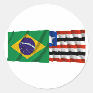 Pegatina Redonda Maranhão y banderas que agitan del Brasil