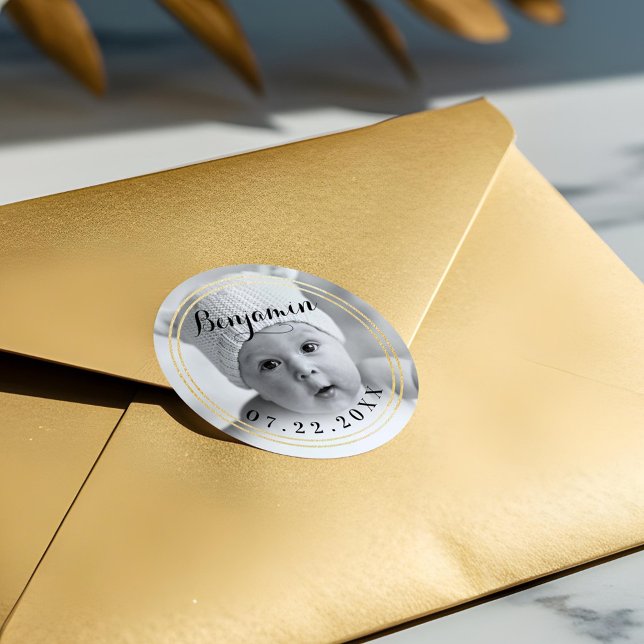 Pegatina Redonda Marco dorado elegante | Primera foto navideña del  (Elegant Gold Frame | Baby's First Christmas Photo Classic Round Sticker)