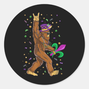 Pegatina Redonda Mardi Gras Bigfoot Funny Sasquatch Mardi Gras Muje