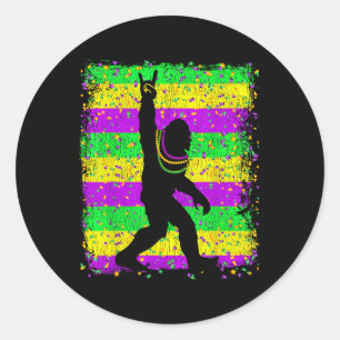 Pegatina Redonda Márdi Gras Sasquatch Hombres Graciosos Gigantes Ni
