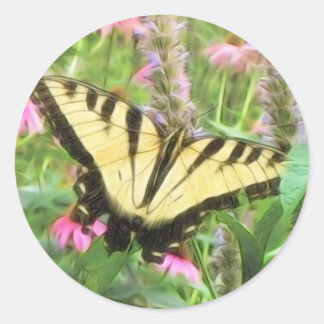 Pegatina Redonda Mariposa de cola cruda amarilla en el jardín de ve