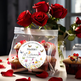 Pegatina Redonda Mariposas y flores silvestres Elegante cumpleaños