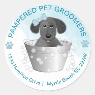 Pegatina Redonda Mascota Groomer Puppy en dirección de devolución d