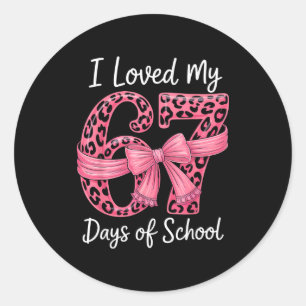 Pegatina Redonda Me amé mis 67 días de colegio chicas coquetas muje