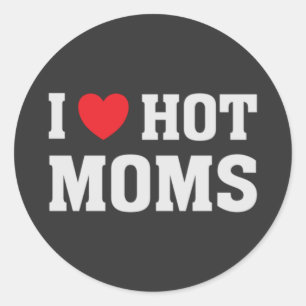 PEGATINA REDONDA ME ENCANTAN LOS MOMS CALIENTES 