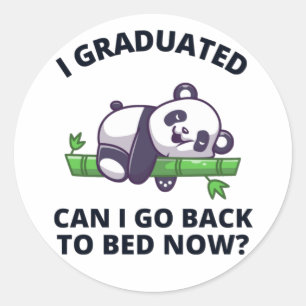 Pegatina Redonda Me gradué, puedo volver a la cama ahora