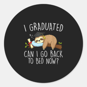 Pegatina Redonda Me gradué puedo volver a la cama divertida graduac