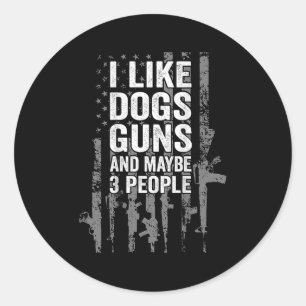 Pegatina Redonda Me Gustan Las Pistolas De Perros Y Tal Vez Tres Pe