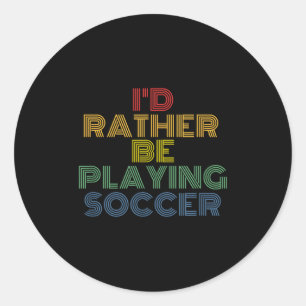 Pegatina Redonda Me gustaría estar jugando fútbol camiseta retro vi