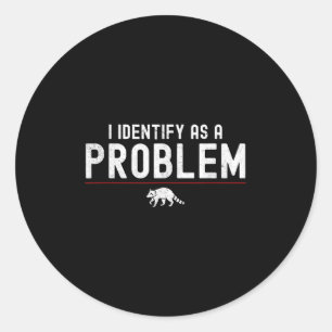 Pegatina Redonda Me Identifico Como Un Problema - Racoon Graciosa S