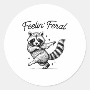 Pegatina Redonda Meme de mapache vintage sintiéndose feroz divertid