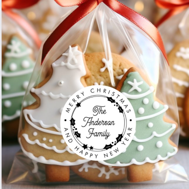 Pegatina Redonda Merry Christmas Custom Name Script Holly Wreath (Subido por el creador)