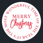 Pegatina Redonda Merry Christmas Red<br><div class="desc">Estas etiquetas navideñas festivas presentan texto totalmente editable que se puede personalizar para adaptarlas. Para una personalización más avanzada de este diseño,  simplemente seleccione el botón "Personalizar" de arriba.</div>