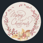 Pegatina Redonda Merry Christmas Red Berry Wreath<br><div class="desc">Muy bonito El pegatina navideño de Feliz presenta una corona roja de berry. Hay un arco amarillo bonito en la parte inferior. Feliz Navidad se escribe en el centro con un lujoso tipo de letra. El fondo es crema.</div>