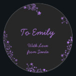 Pegatina Redonda Merry Christmas Stars Black Purple Moda Name<br><div class="desc">Escritura a mano decorativa Tipografía a Emily,  con amor de Santa,  puedes cambiar el texto y agregar tu nombre,  Stars Black and Purple Moda Holiday Season Wrapping,  Pegatina redondo</div>