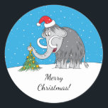 Pegatina Redonda Merry Christmas Tree Cute Mammoth Santa Hat<br><div class="desc">Este divertido Pegatina de la Ronda Clásica presenta al personalizado ilustracion del hermoso Mamut con un Sombrero de Santa y decorando el Árbol de Navidad. La suave nevada agrega más espíritu Navidad.</div>