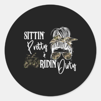 Pegatina Redonda Messy Bun Sittin Bonito Ridin-Dirty Country Southe