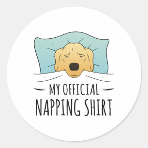 Pegatina Redonda Mi camisa oficial de dormir con Perro dormido