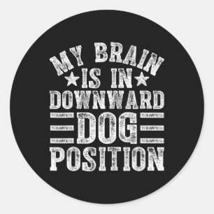 Pegatina Redonda Mi cerebro está en posición de perro boca abajo