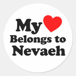 Pegatina Redonda Mi corazón pertenece a Nevaeh