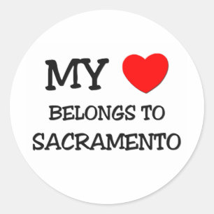 Pegatina Redonda Mi corazón pertenece a SACRAMENTO