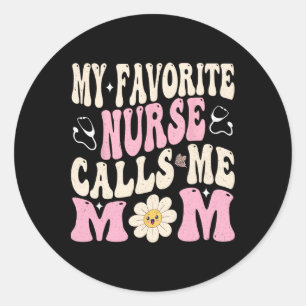 Pegatina Redonda Mi enfermera favorita me llama mamá