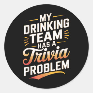 Pegatina Redonda Mi Equipo De Bebidas Tiene Noche Trivia Problema D