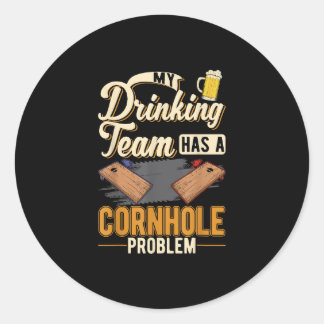 Pegatina Redonda Mi equipo de bebidas tiene un problema de Cornhole