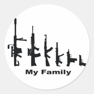 Pegatina Redonda Mi familia (me encantan las armas)