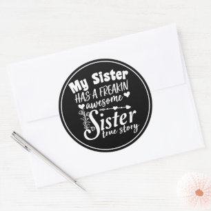 Pegatina Redonda Mi Hermana Tiene Una Impresionante Cita De Hermana