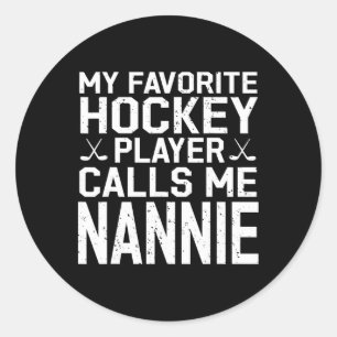 Pegatina Redonda Mi jugador de hockey favorito me llama Nannie Hock