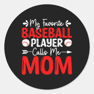 Pegatina Redonda Mi jugador favorito de béisbol me llama Mamá Madre