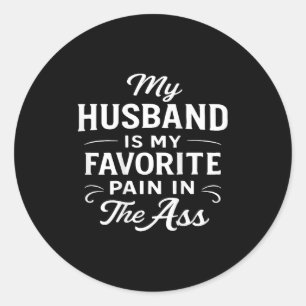 Pegatina Redonda Mi marido es mi dolor favorito en (atrás)