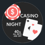 Pegatina Redonda Minimal Casino Night 40th Birthday Fiesta<br><div class="desc">Un diseño mínimo con un chip de casino y cartas de juego para una invitación de fiesta de cumpleaños con temática de casino. ¡Perfecto para una fiesta de cumpleaños número 40 o cualquier otro cumpleaños!</div>