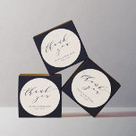 Pegatina Redonda Minimalista pareja de Bodas de Crema de Marfil Gra<br><div class="desc">Pareja de Boda Minimalista personalizado gracias Pegatina redondo clásico en marfil crema</div>