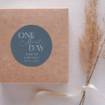 Pegatina Redonda Mínimo un día más Boda ensayo Acero Azul<br><div class="desc">Ensayo minimalista de los bodas para la cena favorece a los pegatinas con un texto de tipografía que dice "un día más". El fondo es de acero azul.</div>