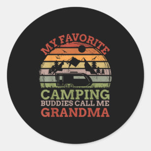 Pegatina Redonda Mis compañeros de camping favoritos me llaman abue
