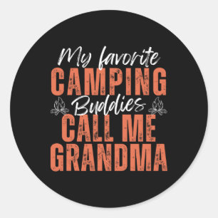 Pegatina Redonda Mis compañeros favoritos de camping me llaman abue