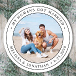Pegatina Redonda Mis seres humanos se casaron con un Mascota de fot<br><div class="desc">Añade el toque final a las invitaciones de bodas de perro con esta foto personalizado, y personaliza 'Mis seres humanos se casaron con pegatinas. Personalizar con tu foto, nombres y fecha favoritos. DERECHOS RESERVADOS © 2020 Judy Burrows, Black Dog Art - Todos los derechos reservados. Mis seres humanos se casaron...</div>