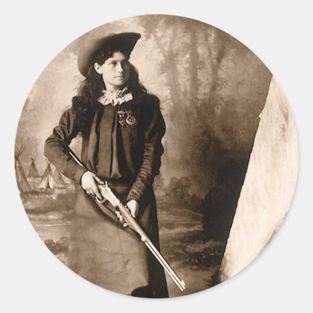 Pegatina Redonda Miss Annie Oakley con un retrato fotográfico vinta (Anverso)