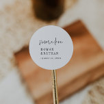 Pegatina Redonda Moda moderna Pegatinas de amor de los negros y los<br><div class="desc">Estos modernos pegatinas de moda blanca y negra son perfectos para una simple recepción nupcial. El minimalista diseño boho presenta una tipografía bohemia rústica única y elegante en blanco y negro minimalista. Personalice las etiquetas del pegatina con sus nombres y la fecha. Estos pegatinas se pueden usar como etiqueta de...</div>