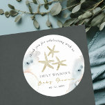 Pegatina Redonda Moda Oro Dusky Blue Beachy Starfish Baby Shower<br><div class="desc">Para cualquier personalización adicional o cualquier otro elemento que coincida,  no dude en ponerse en contacto conmigo en yellowfebstudio@gmail.com</div>