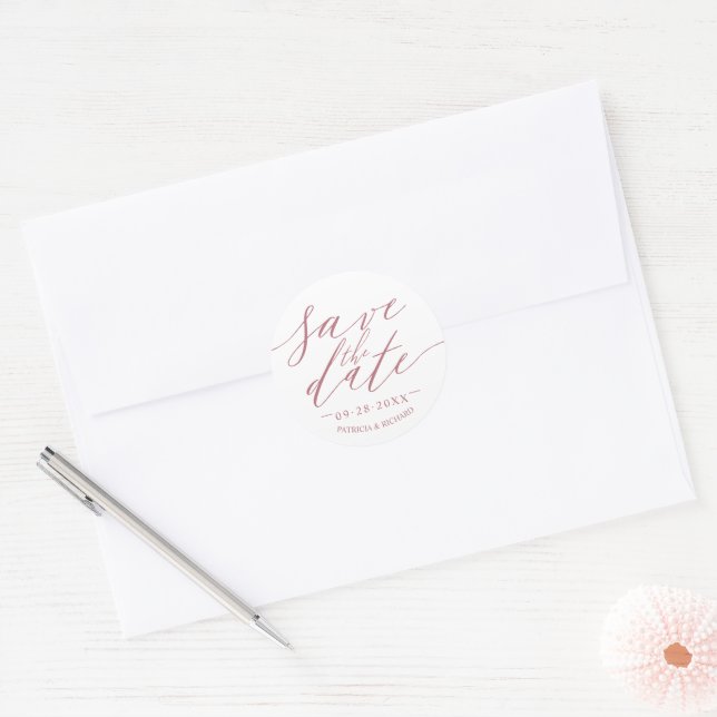 Pegatina Redonda Moda Script Wedding Guardar la fecha (Sobre)