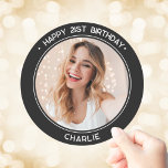 Pegatina Redonda Modern Happy 21st Birthday Photo Black<br><div class="desc">Personalizado Happy 21st Birthday Pegatina es un diseño sencillo, moderno y clásico en blanco y negro, compuesto por tu foto personalizado y sans serif texto moderno de tipografía con las palabras "Feliz cumpleaños 21". Usa este pegatina como etiqueta de regalo, una feliz fiesta de los 21 días a favor del...</div>